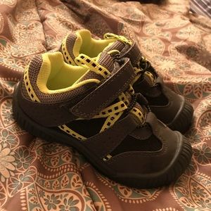 Smart fit boys shoes never worn, brand new!!!!!!